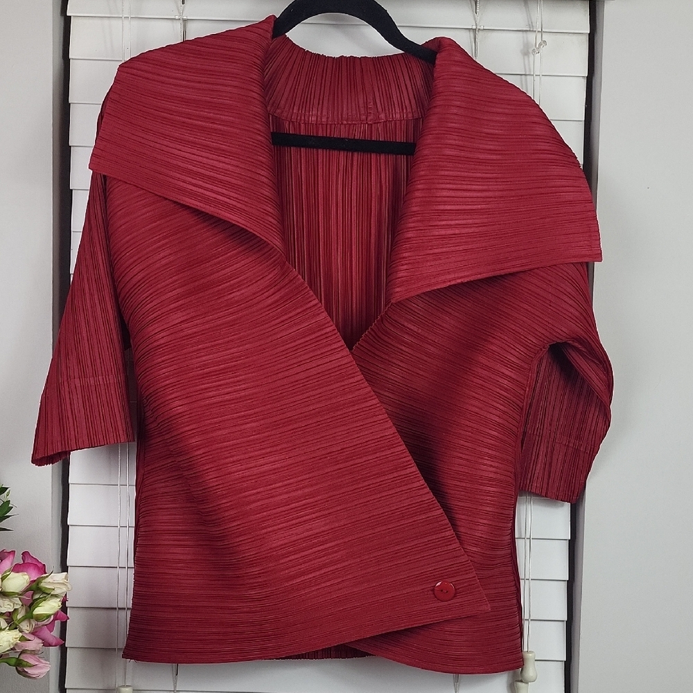 Vanite Couture Blouse / Jacket, Pleated, One Size Fits Most.‎ Wine color.